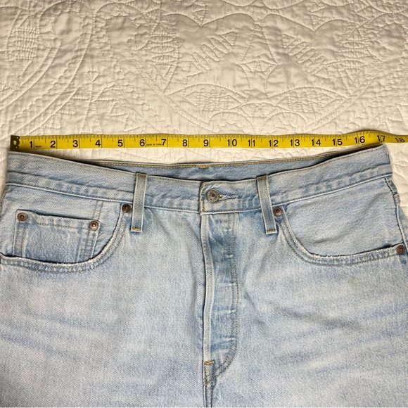 Levi’s 501 Shorts High Waist Raw Hem Faded Blue Size 32 100% Cotton Button Fly - Picture 14 of 16